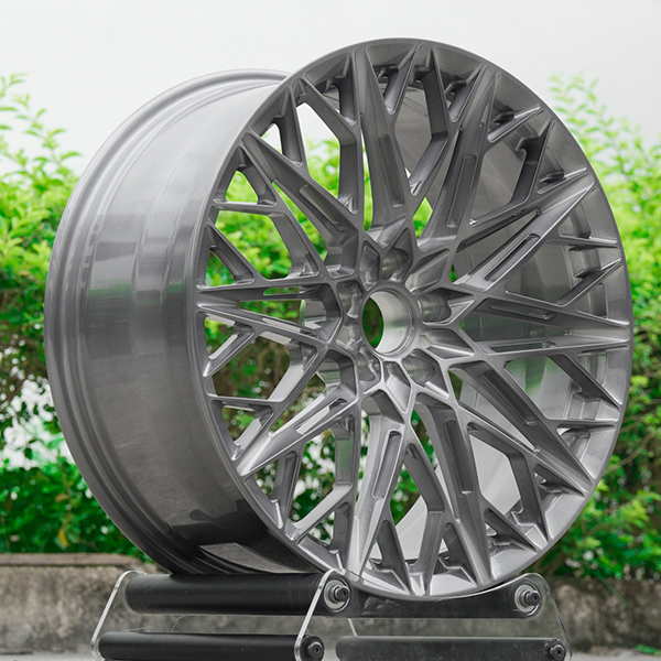 AITO M9 staggeredwheels